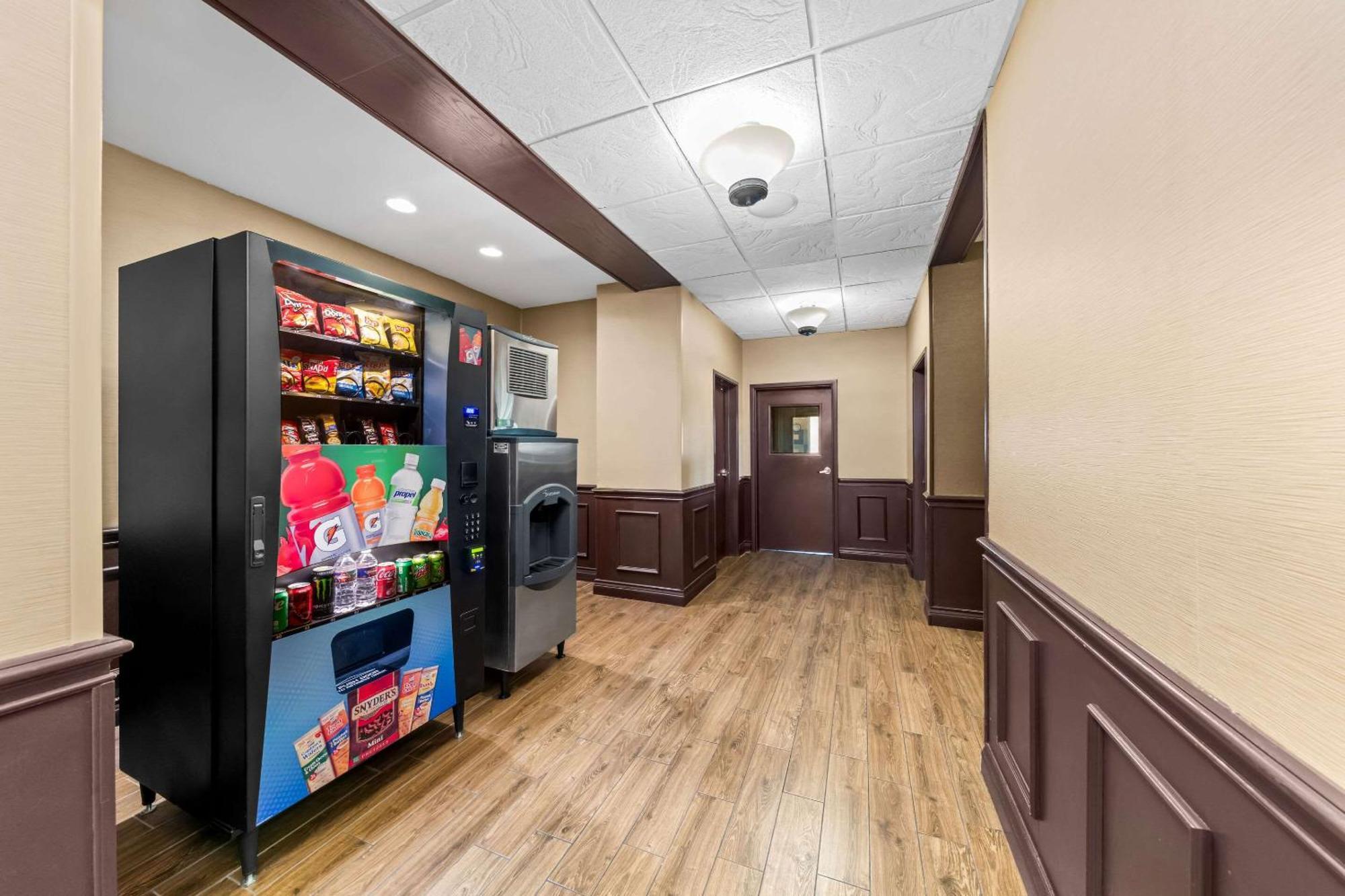 Comfort Inn & Suites Near Lake Lewisville Corinth Екстериор снимка