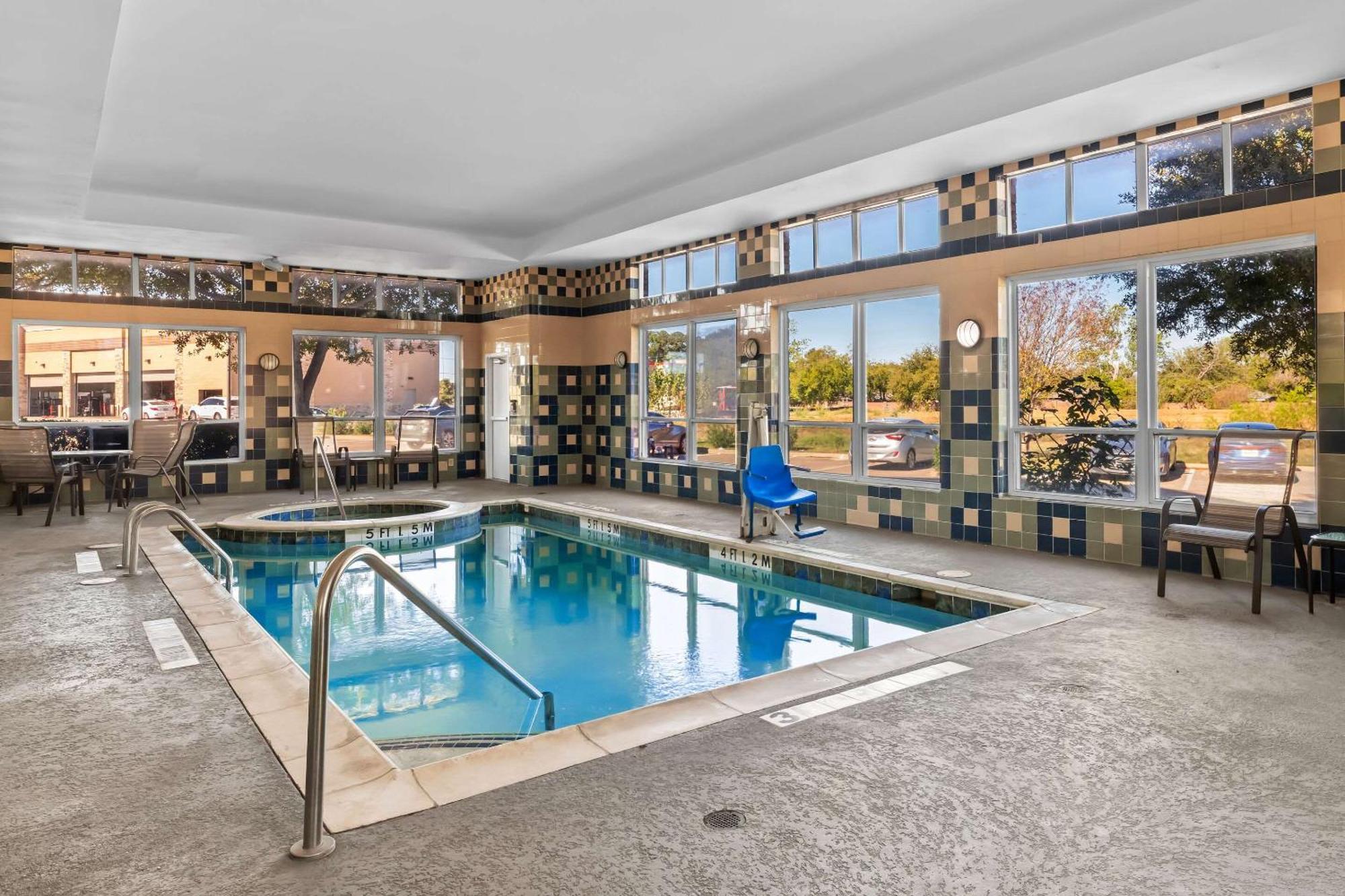 Comfort Inn & Suites Near Lake Lewisville Corinth Екстериор снимка