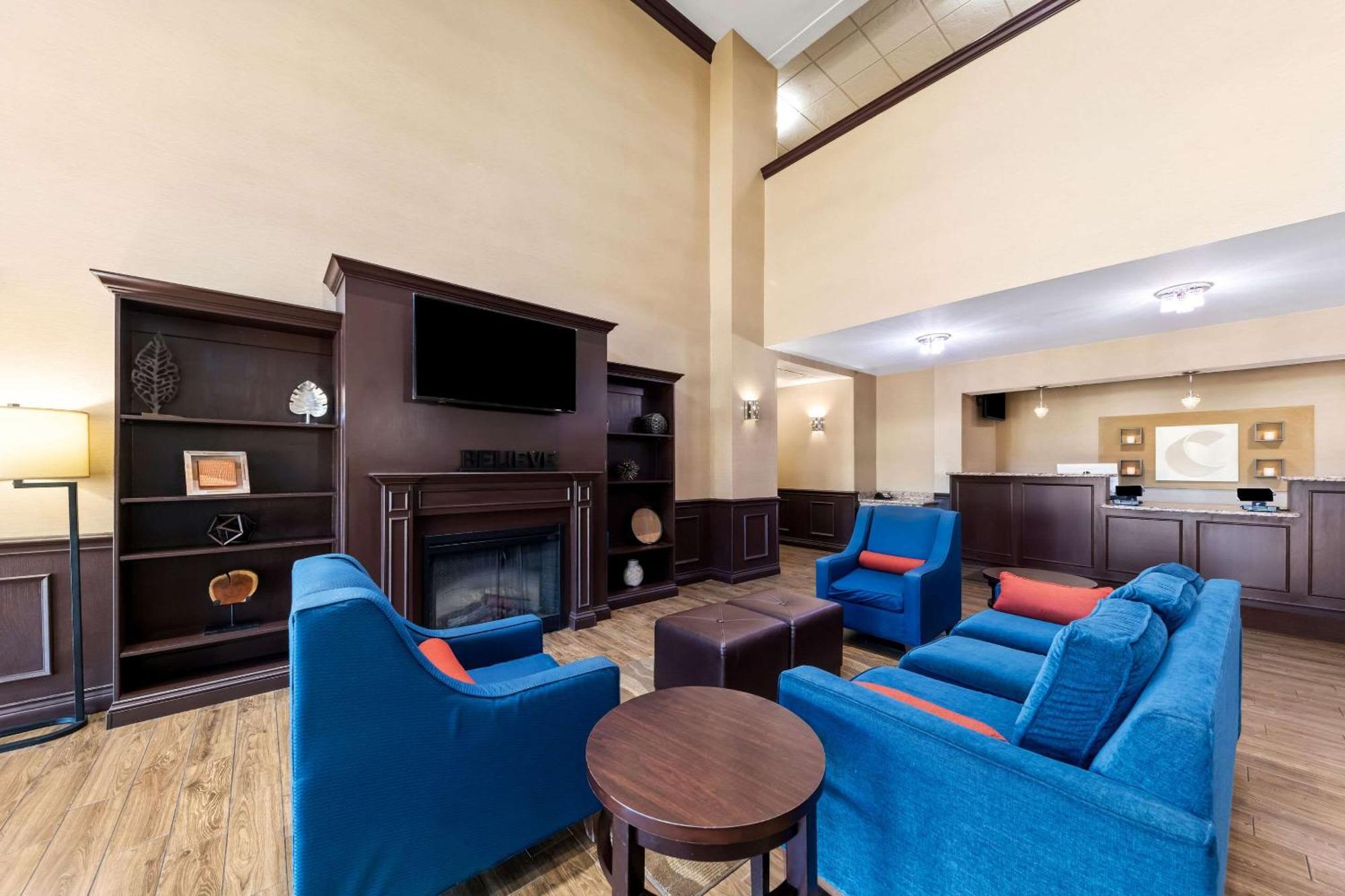 Comfort Inn & Suites Near Lake Lewisville Corinth Екстериор снимка