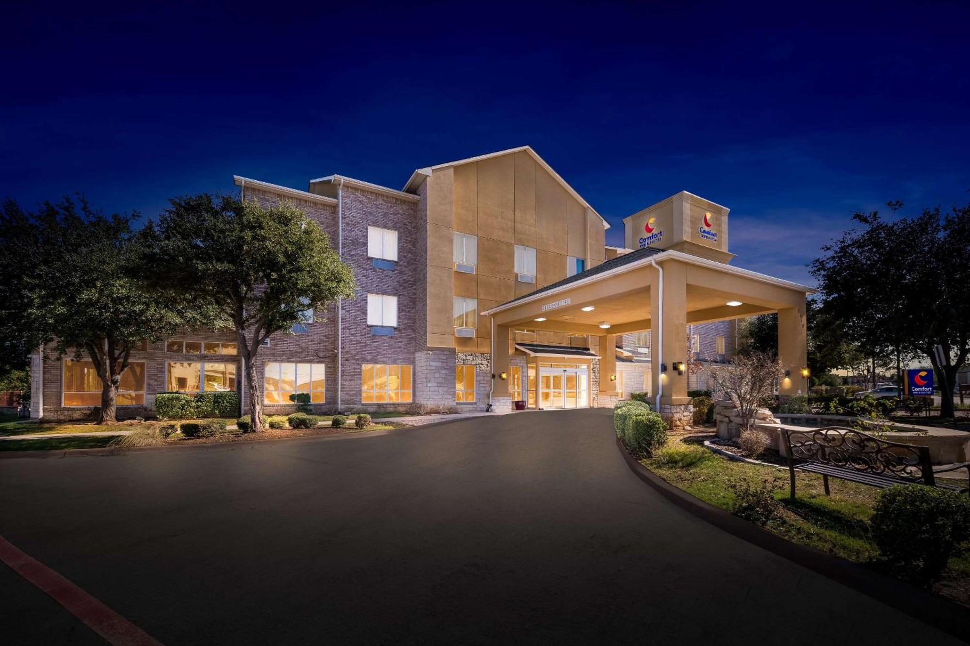Comfort Inn & Suites Near Lake Lewisville Corinth Екстериор снимка